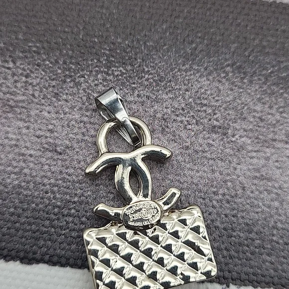 Luxury Charm/Zipper Pull - Picture 5 of 6